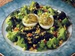 Brokolicový salát s vejcem