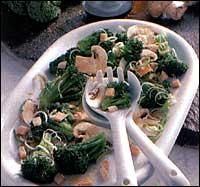 Brokolicový salát s krůtími řízky
